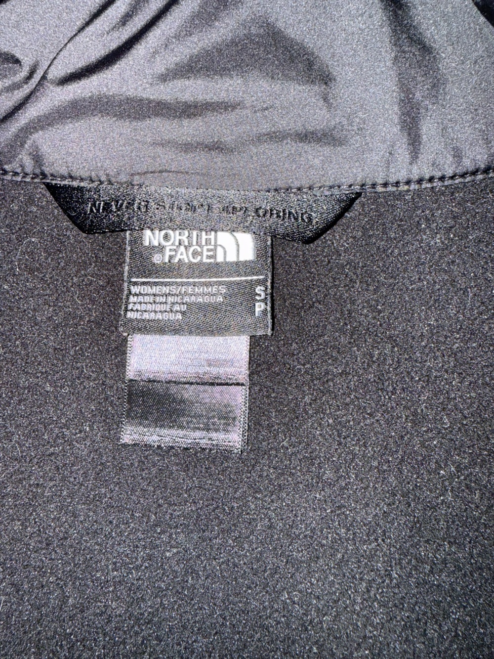 North face - Picture 2 of 2